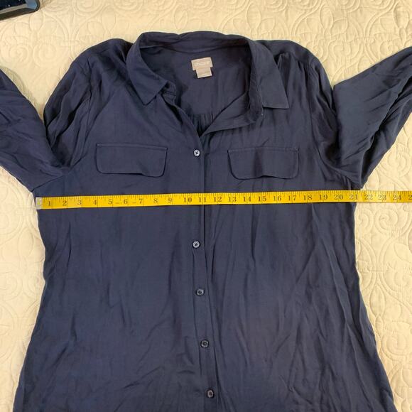 Chico's navy blue button up blouse long sleeves faux pockets 100% rayon 12/14 - Picture 6 of 7